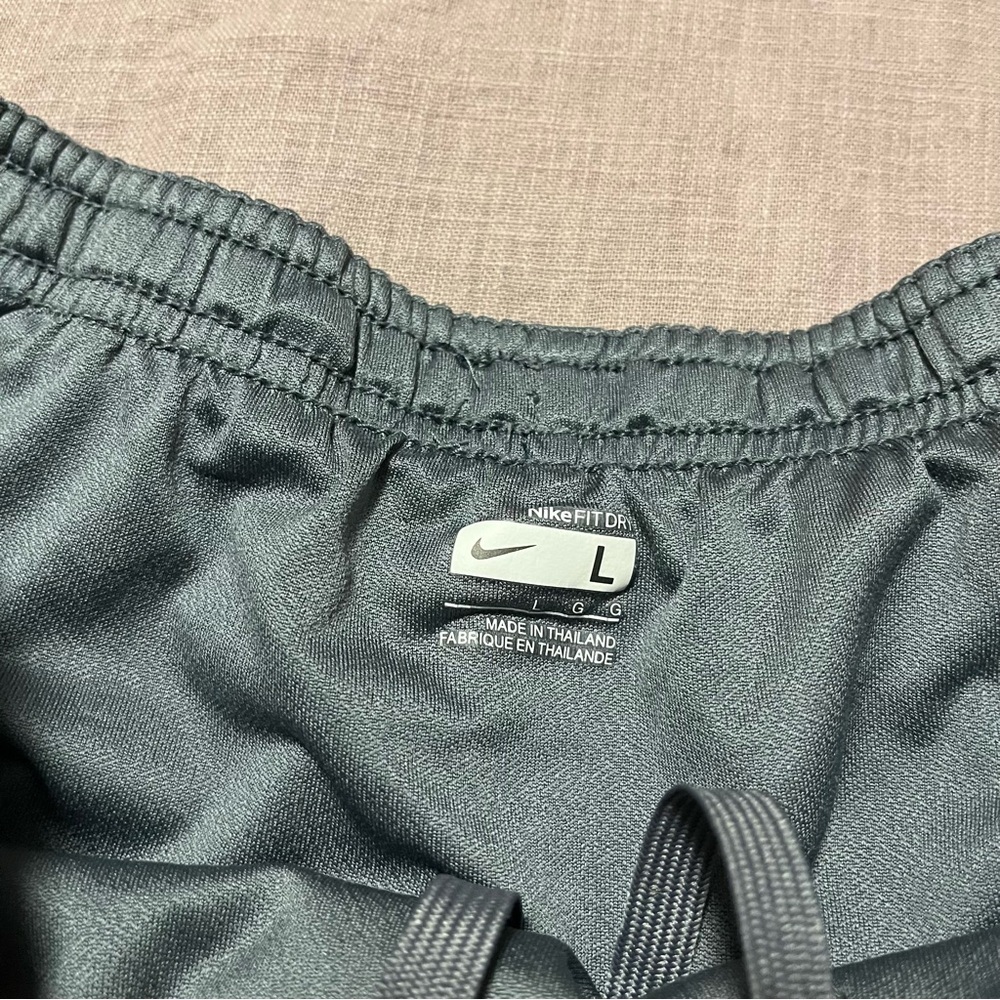 Nike Dri-fit Navy Blue Running Shorts Size Large Lightweight Gym Workout - Picture 2 of 5